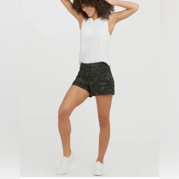 SPANX Pants - Spanx Sunshine Shorts Medium Black Camouflage 6 inch